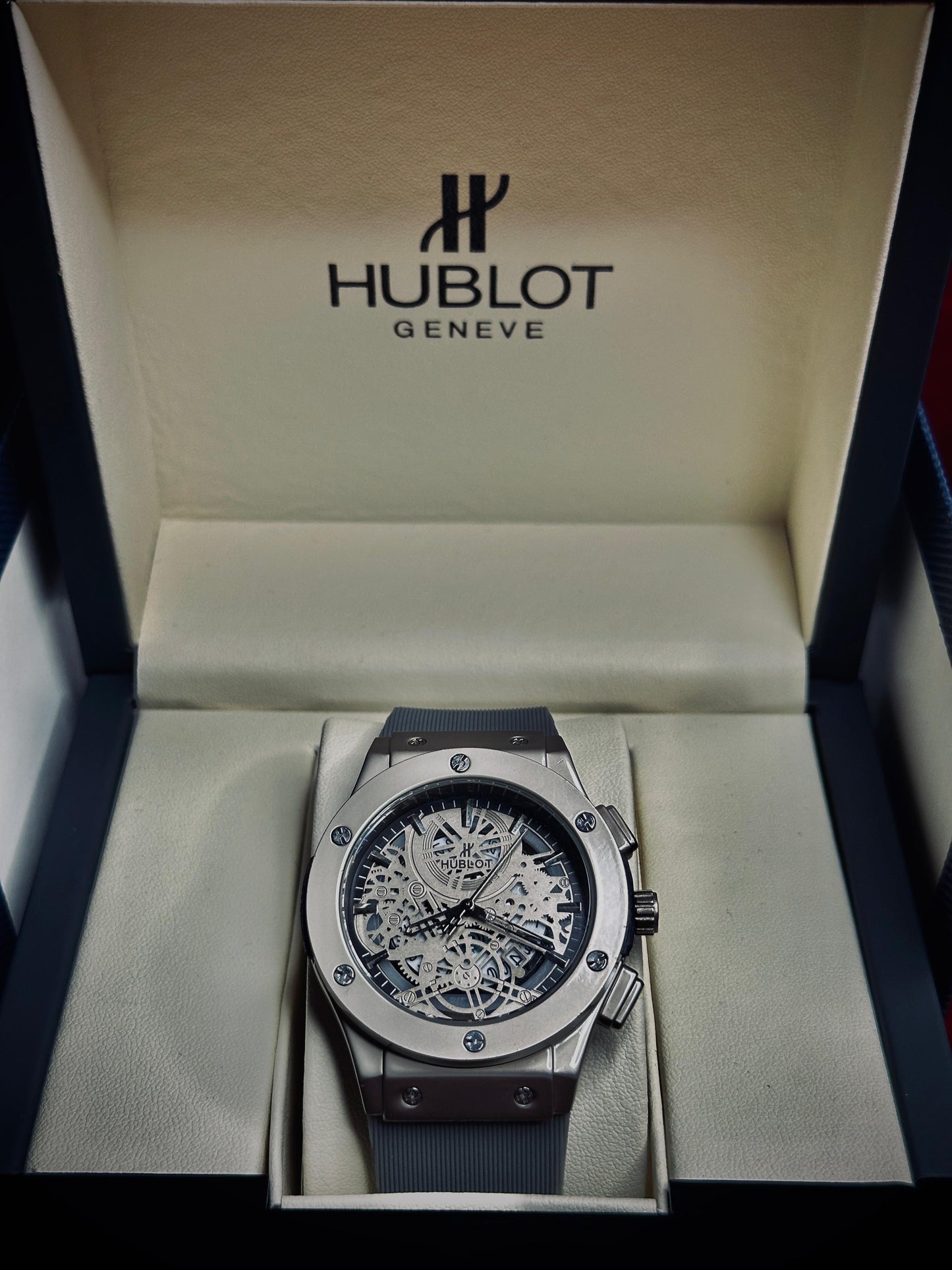 Hublot round dial with silicone straps