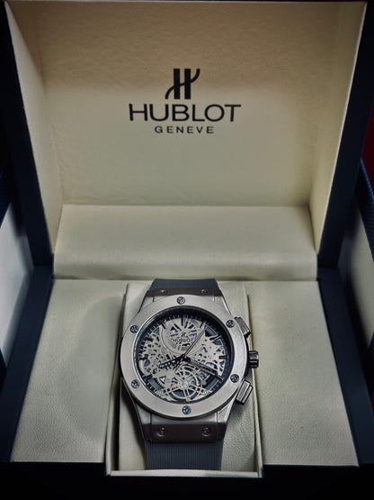 Hublot round dial with silicone straps