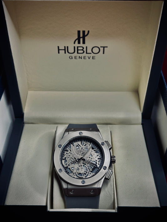 Hublot round dial with silicone straps