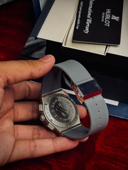 Hublot round dial with silicone straps